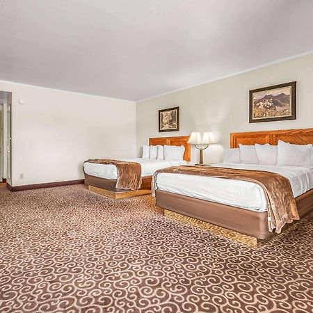 Red Arrow Inn & Suites, A Travelodge By Wyndham Монтроз Экстерьер фото