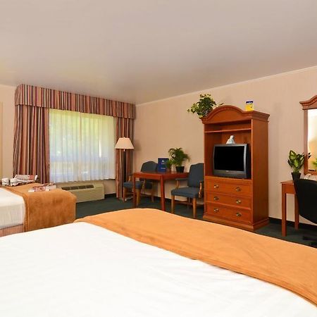 Red Arrow Inn & Suites, A Travelodge By Wyndham Монтроз Экстерьер фото