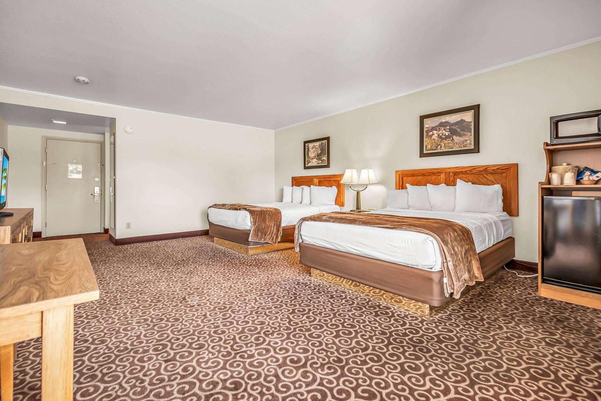 Red Arrow Inn & Suites, A Travelodge By Wyndham Монтроз Экстерьер фото