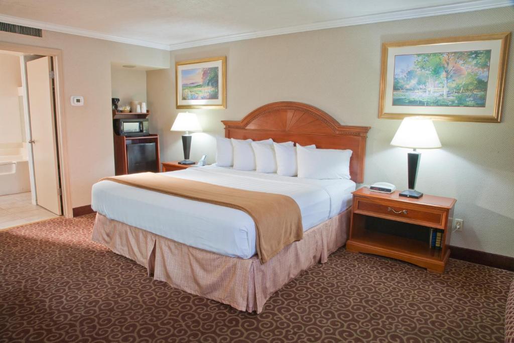 Red Arrow Inn & Suites, A Travelodge By Wyndham Монтроз Номер фото
